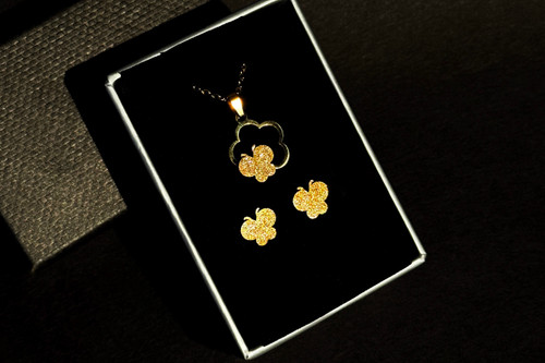 گل و پروانه