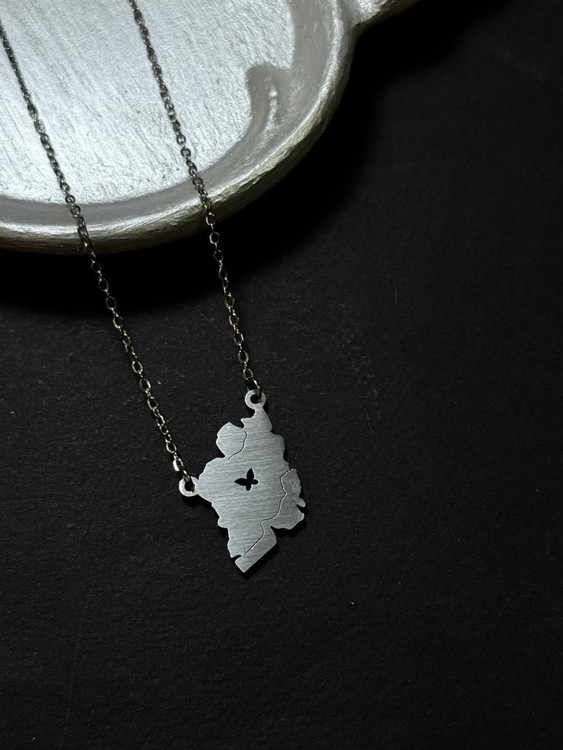 گردنبند ایران و پروانه